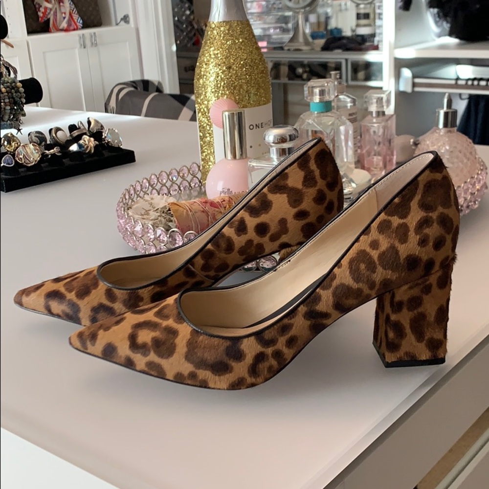 Leopard print pumps